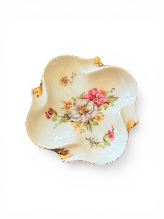 Vintage Limoges, Anchor Hocking Milk Glass & Porcelain Ashtray Bundle - Picture 3 of 16